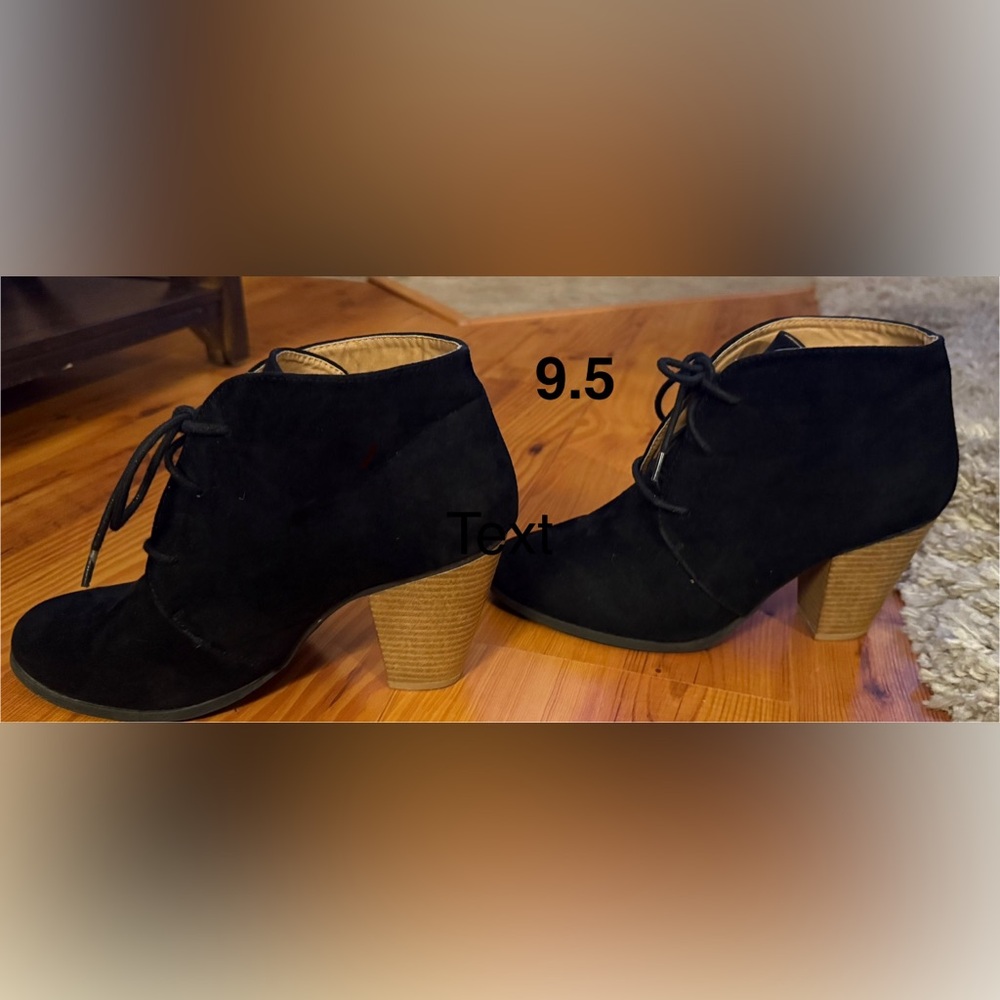 Maurices "Daphne" Black Faux Suede Stacked Heel Lace Up Ankle Booties SZ 9.5